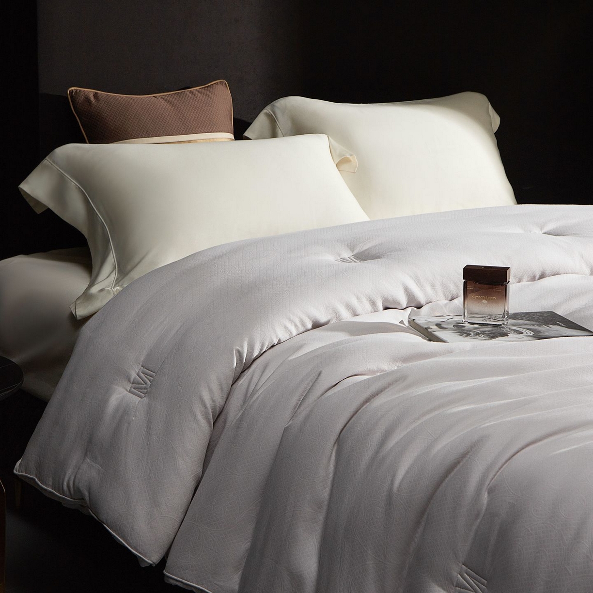 91家纺网 家纺一手货源 找家纺 南通朵美纺织品有限公司 2025新款3M新雪丽高效暖绒被被子被芯 新雪丽-浅灰