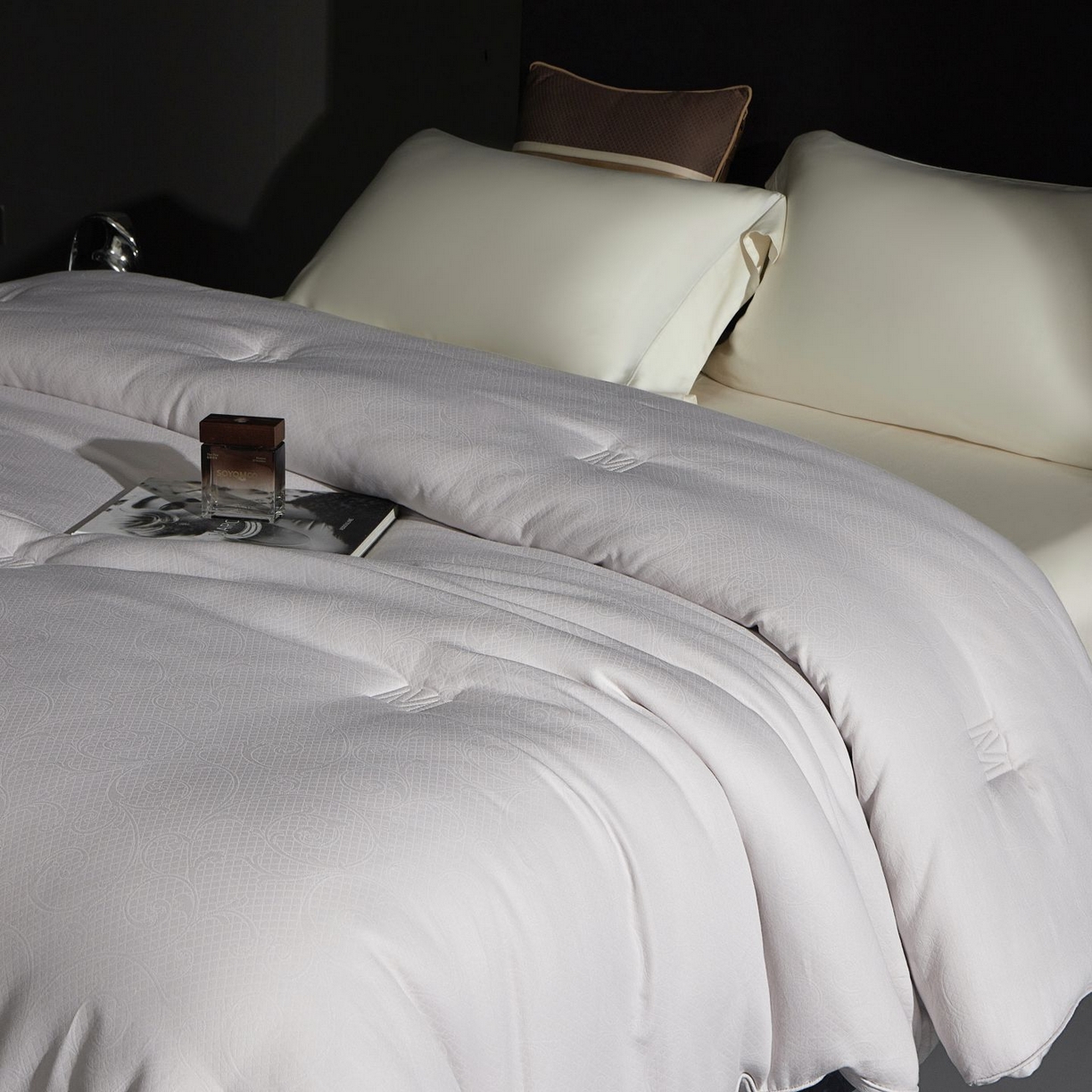 91家纺网 家纺一手货源 找家纺 南通朵美纺织品有限公司 2025新款3M新雪丽高效暖绒被被子被芯 新雪丽-浅灰