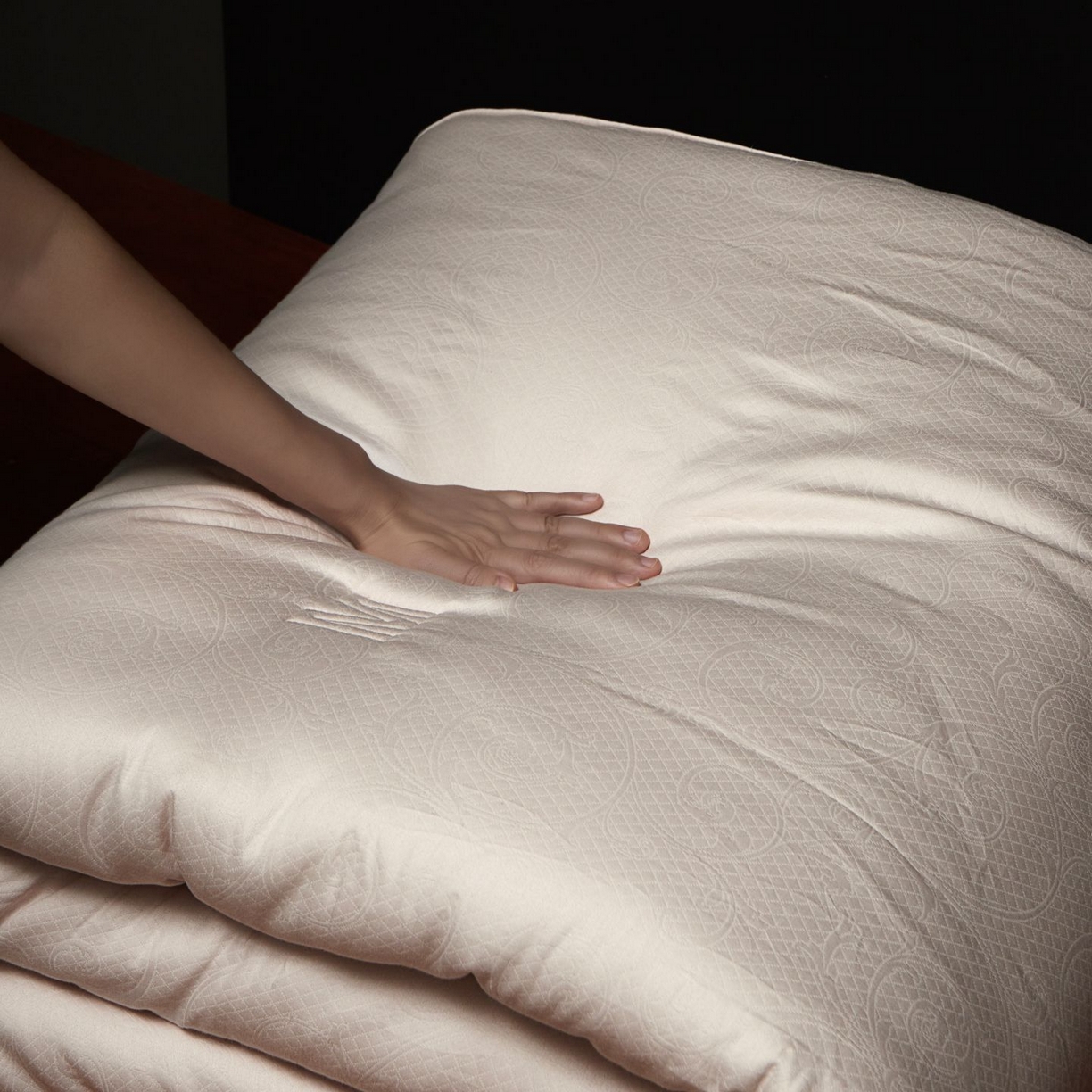 91家纺网 家纺一手货源 找家纺 南通朵美纺织品有限公司 2025新款3M新雪丽高效暖绒被被子被芯 新雪丽-浅粉