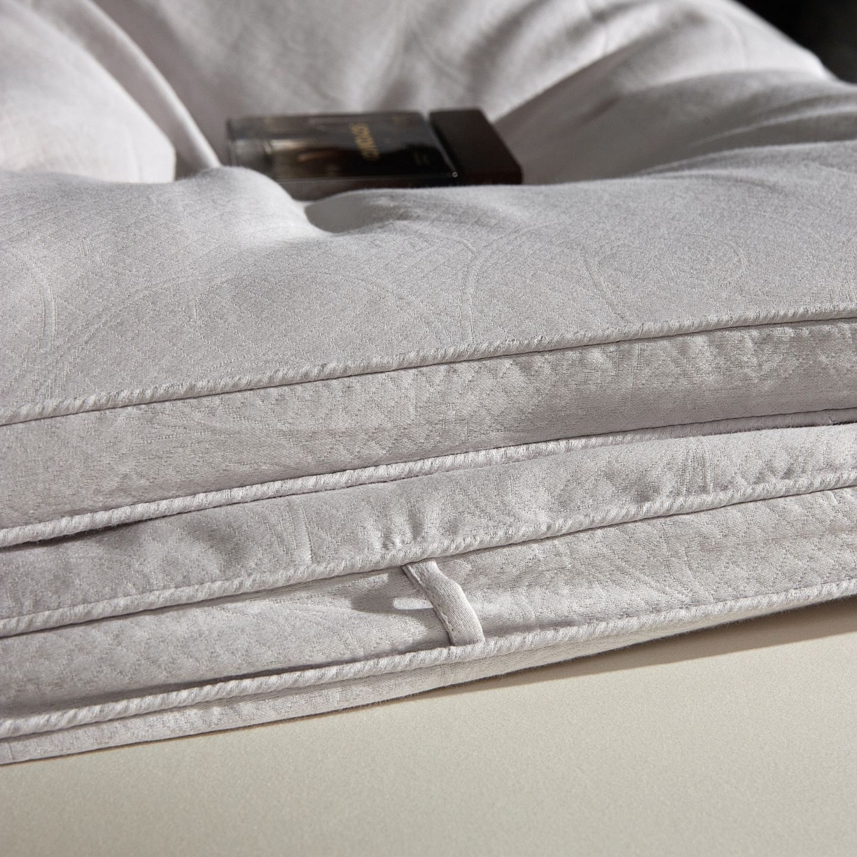 91家纺网 家纺一手货源 找家纺 南通朵美纺织品有限公司 2025新款3M新雪丽高效暖绒被被子被芯 新雪丽-浅灰