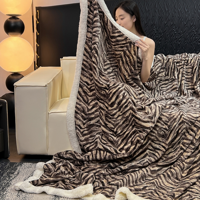 91家纺网 家纺一手货源 找家纺 朵朵家纺 2025新款加厚牛奶绒羊羔绒印花多功能盖毯（可定制尺寸 ） 摩卡生活