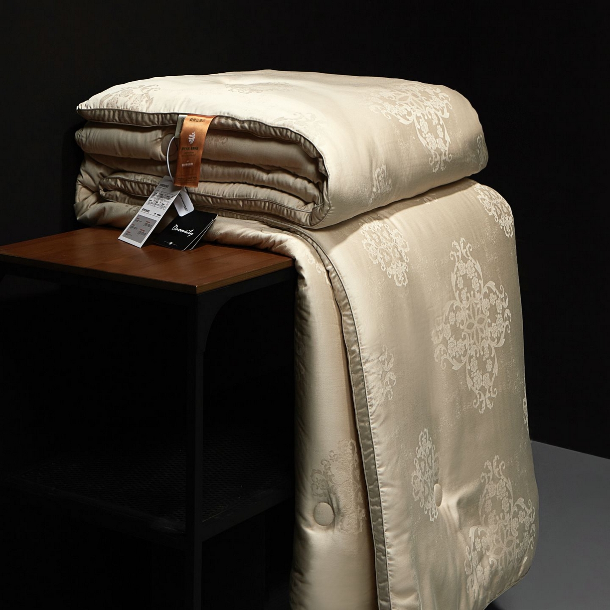 91家纺网 家纺一手货源 找家纺 南通朵美纺织品有限公司 2025新款蚕丝蛋白贵妃被被子被芯 贵妃被-咖金