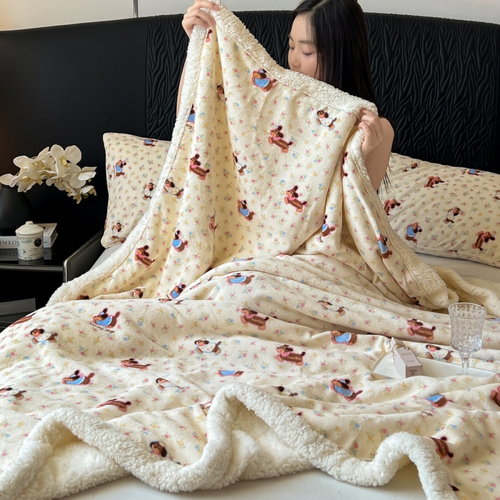 91家纺网 家纺一手货源 找家纺 朵朵家纺 2025新款加厚牛奶绒羊羔绒印花多功能盖毯（可定制尺寸 ） 元气狗