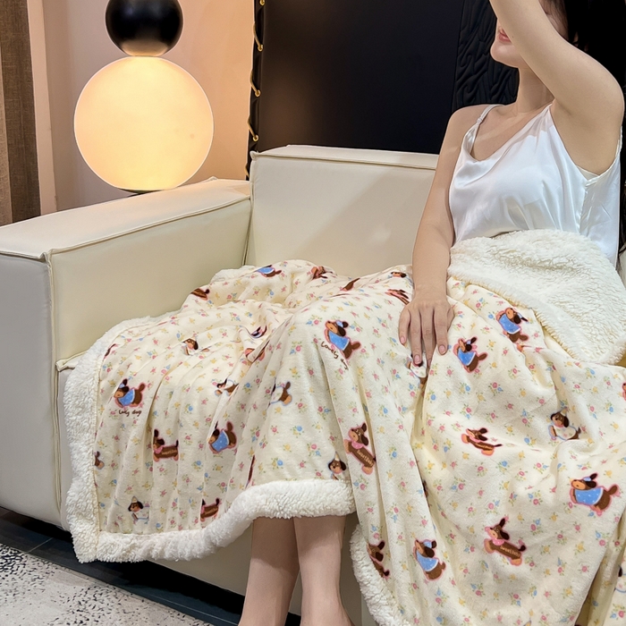 91家纺网 家纺一手货源 找家纺 朵朵家纺 2025新款加厚牛奶绒羊羔绒印花多功能盖毯（可定制尺寸 ） 元气狗