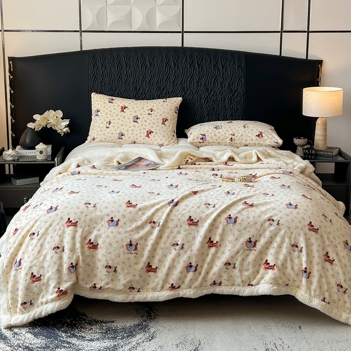 91家纺网 家纺一手货源 找家纺 朵朵家纺 2025新款加厚牛奶绒羊羔绒印花多功能盖毯（可定制尺寸 ） 元气狗