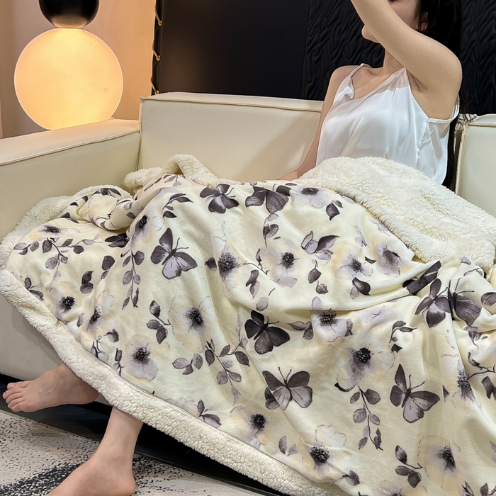 91家纺网 家纺一手货源 找家纺 朵朵家纺 2025新款加厚牛奶绒羊羔绒印花多功能盖毯（可定制尺寸 ） 月光蝴蝶