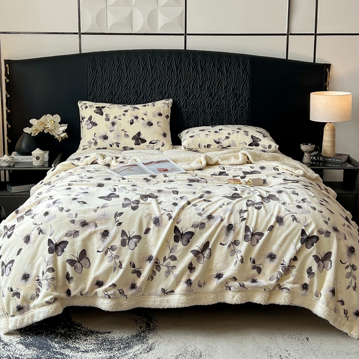 91家纺网 家纺一手货源 找家纺 朵朵家纺 2025新款加厚牛奶绒羊羔绒印花多功能盖毯（可定制尺寸 ） 月光蝴蝶