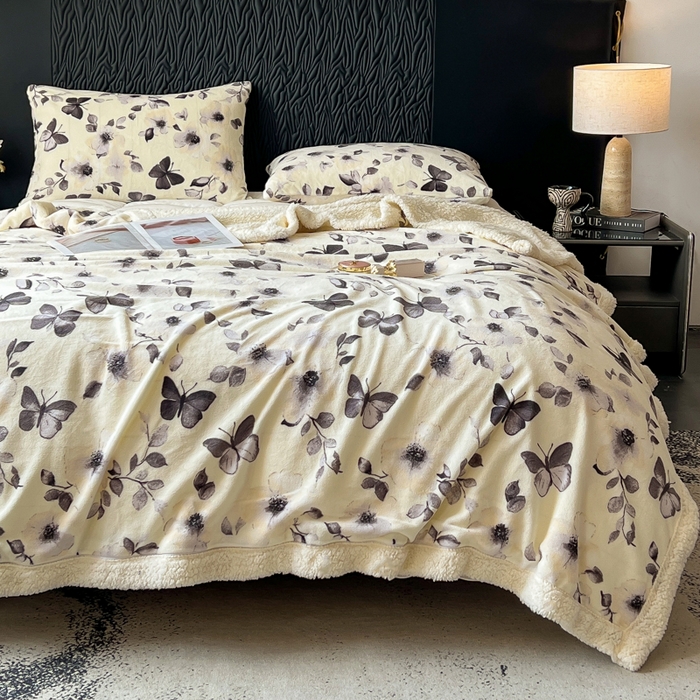 91家纺网 家纺一手货源 找家纺 朵朵家纺 2025新款加厚牛奶绒羊羔绒印花多功能盖毯（可定制尺寸 ） 月光蝴蝶