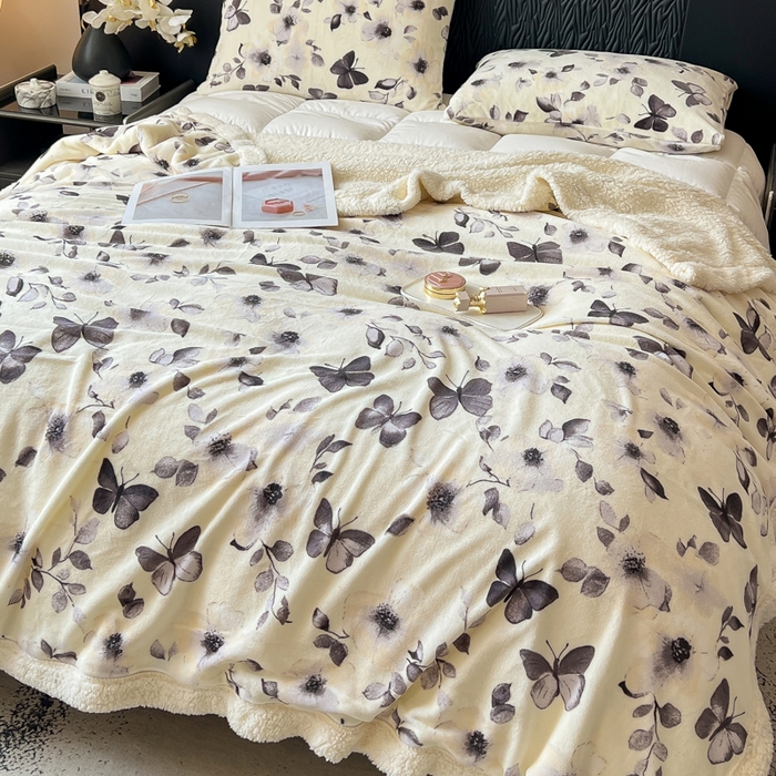 91家纺网 家纺一手货源 找家纺 朵朵家纺 2025新款加厚牛奶绒羊羔绒印花多功能盖毯（可定制尺寸 ） 月光蝴蝶