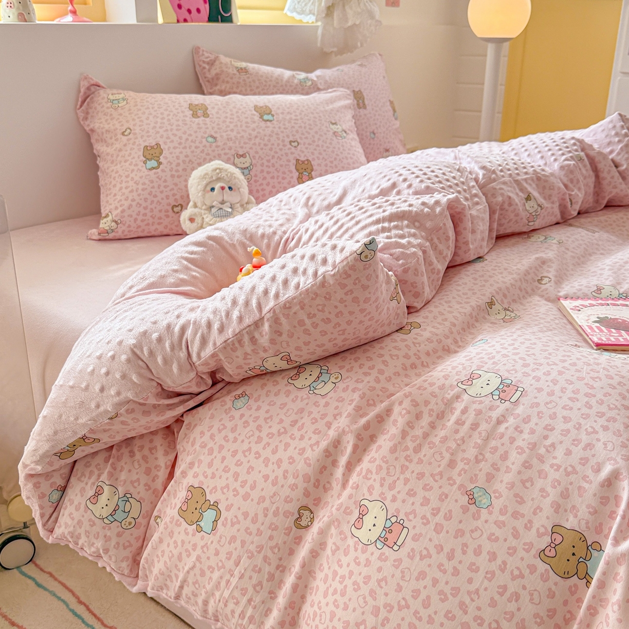 91家纺网 家纺一手货源 找家纺 简宜家居（朝初家纺） 2025新款全棉安抚豆豆绒卡通印花小清新四件套 豹纹-粉