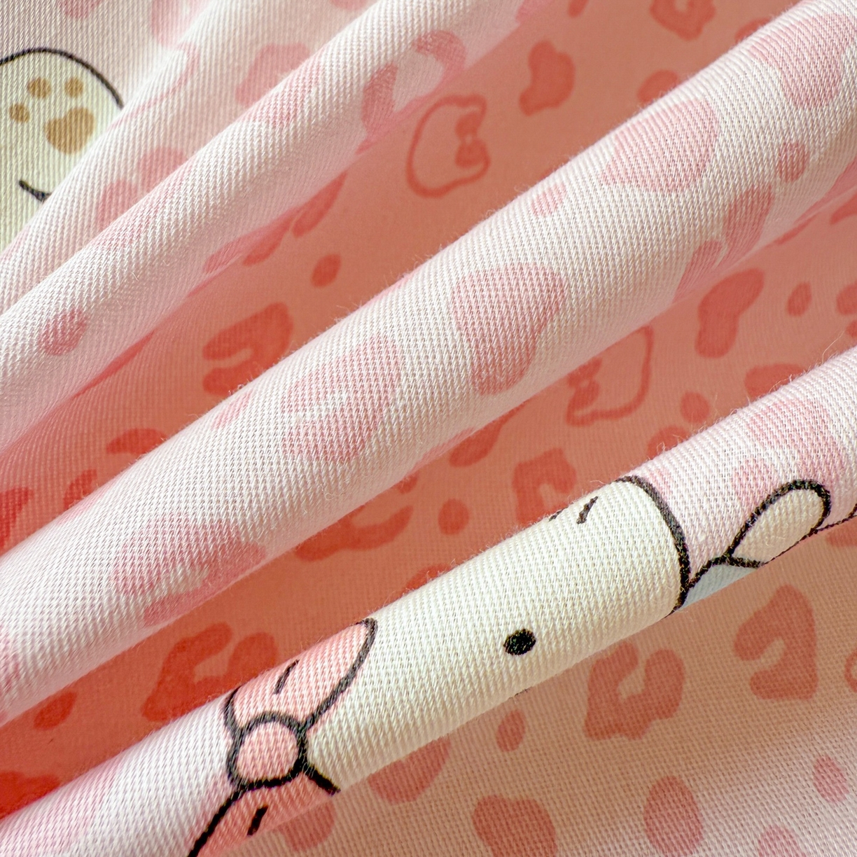 91家纺网 家纺一手货源 找家纺 简宜家居（朝初家纺） 2025新款全棉安抚豆豆绒卡通印花小清新四件套 豹纹-粉