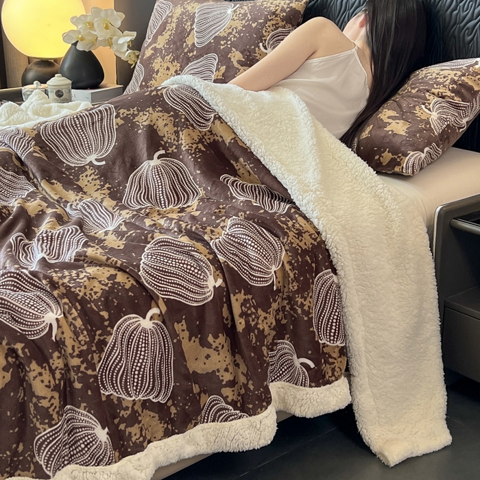 91家纺网 家纺一手货源 找家纺 朵朵家纺 2025新款加厚牛奶绒羊羔绒印花多功能盖毯（可定制尺寸 ） 感恩南瓜