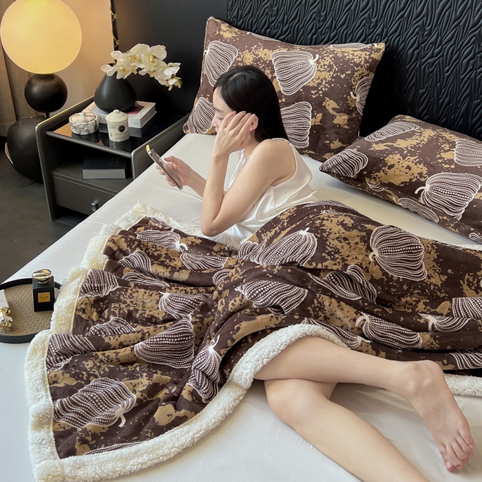 91家纺网 家纺一手货源 找家纺 朵朵家纺 2025新款加厚牛奶绒羊羔绒印花多功能盖毯（可定制尺寸 ） 感恩南瓜