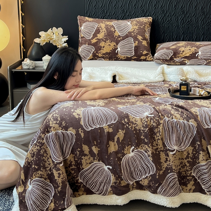 91家纺网 家纺一手货源 找家纺 朵朵家纺 2025新款加厚牛奶绒羊羔绒印花多功能盖毯（可定制尺寸 ） 感恩南瓜