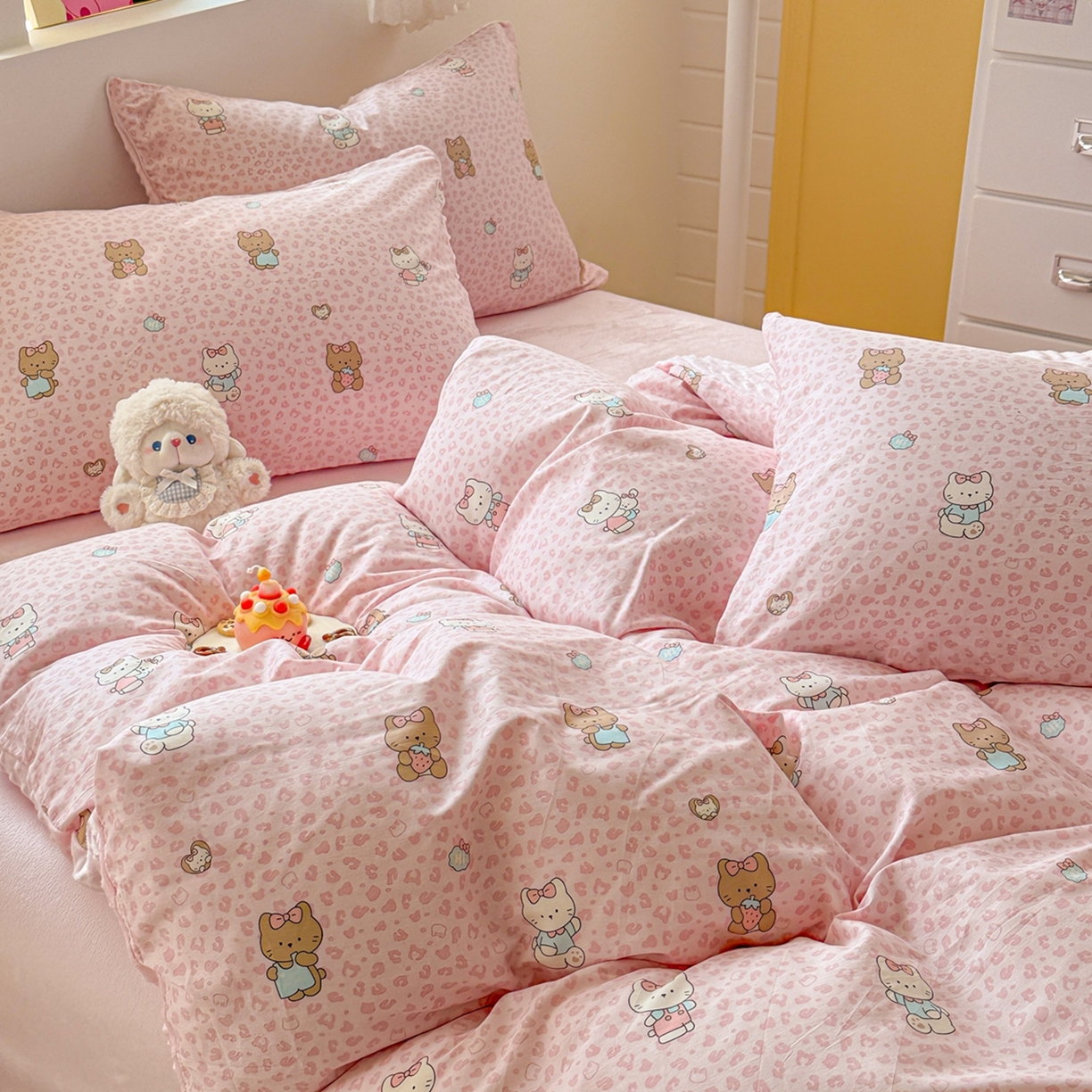 91家纺网 家纺一手货源 找家纺 简宜家居（朝初家纺） 2025新款全棉安抚豆豆绒卡通印花小清新四件套 豹纹-粉