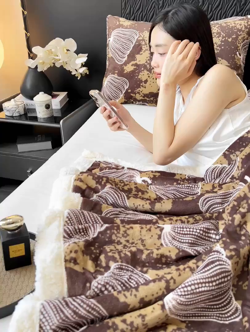 91家纺网 家纺一手货源 找家纺 朵朵家纺 2025新款加厚牛奶绒羊羔绒印花多功能盖毯（可定制尺寸 ） 感恩南瓜