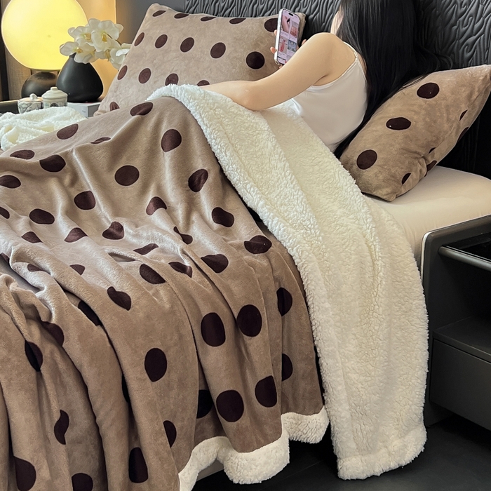 91家纺网 家纺一手货源 找家纺 朵朵家纺 2025新款加厚牛奶绒羊羔绒印花多功能盖毯（可定制尺寸 ） 卡布奇诺