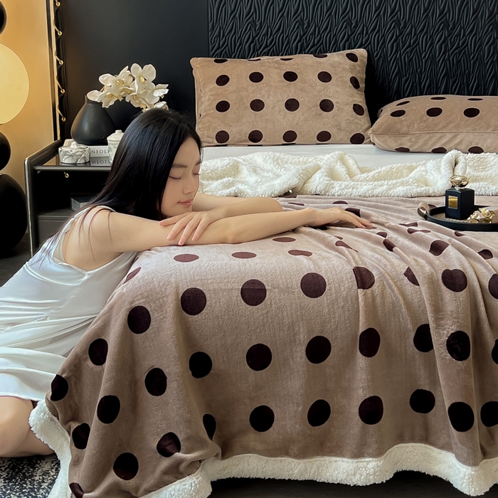 91家纺网 家纺一手货源 找家纺 朵朵家纺 2025新款加厚牛奶绒羊羔绒印花多功能盖毯（可定制尺寸 ） 卡布奇诺