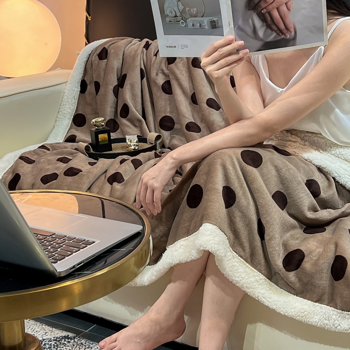 91家纺网 家纺一手货源 找家纺 朵朵家纺 2025新款加厚牛奶绒羊羔绒印花多功能盖毯（可定制尺寸 ） 卡布奇诺