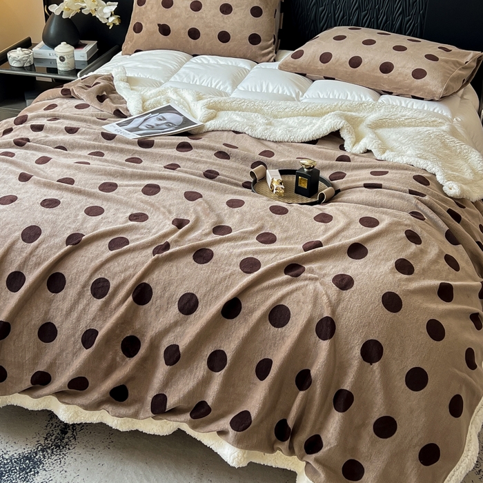 91家纺网 家纺一手货源 找家纺 朵朵家纺 2025新款加厚牛奶绒羊羔绒印花多功能盖毯（可定制尺寸 ） 卡布奇诺