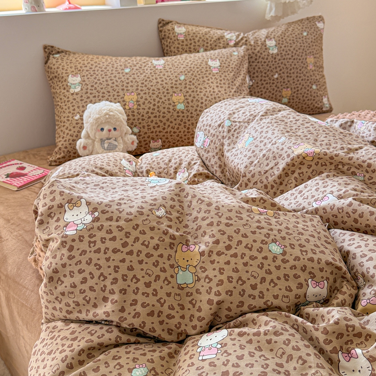 91家纺网 家纺一手货源 找家纺 简宜家居（朝初家纺） 2025新款全棉安抚豆豆绒卡通印花小清新四件套 豹纹-咖