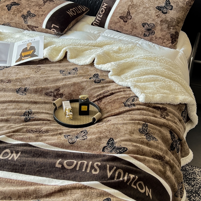 91家纺网 家纺一手货源 找家纺 朵朵家纺 2025新款加厚牛奶绒羊羔绒印花多功能盖毯（可定制尺寸 ） 可可蝴蝶