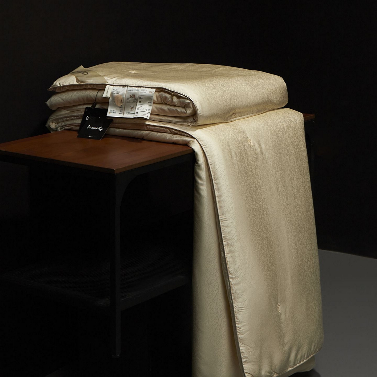 91家纺网 家纺一手货源 找家纺 （总）南通朵美纺织品有限公司 2025新款高端手工订制桑蚕丝被-皓月星空系列