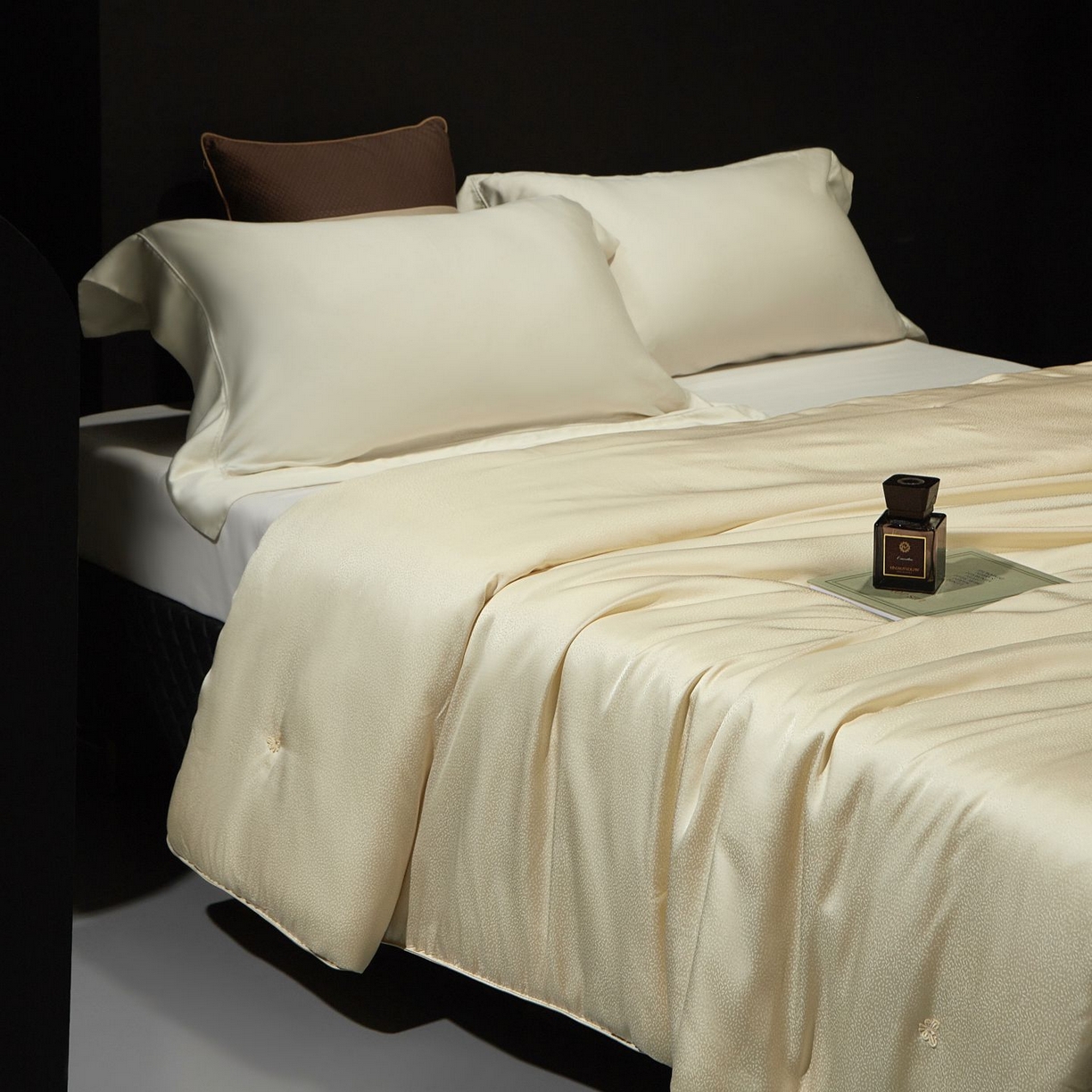 91家纺网 家纺一手货源 找家纺 （总）南通朵美纺织品有限公司 2025新款高端手工订制桑蚕丝被-皓月星空系列