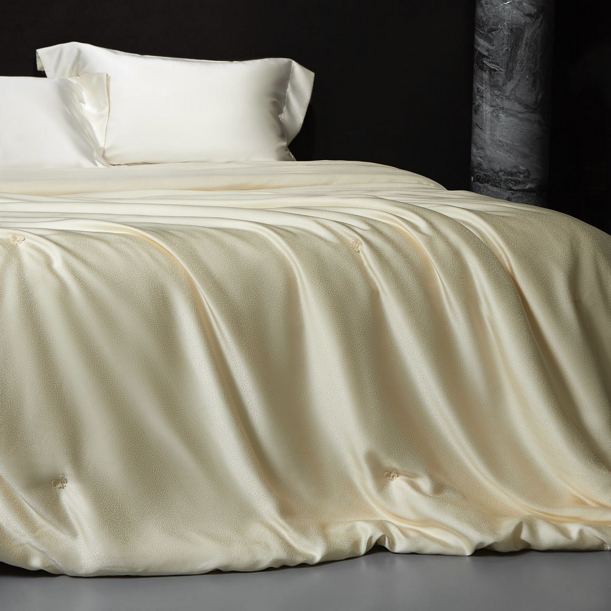 91家纺网 家纺一手货源 找家纺 （总）南通朵美纺织品有限公司 2025新款高端手工订制桑蚕丝被-皓月星空系列