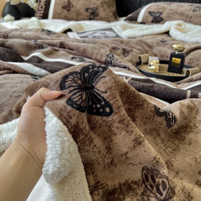 91家纺网 家纺一手货源 找家纺 朵朵家纺 2025新款加厚牛奶绒羊羔绒印花多功能盖毯（可定制尺寸 ） 可可蝴蝶