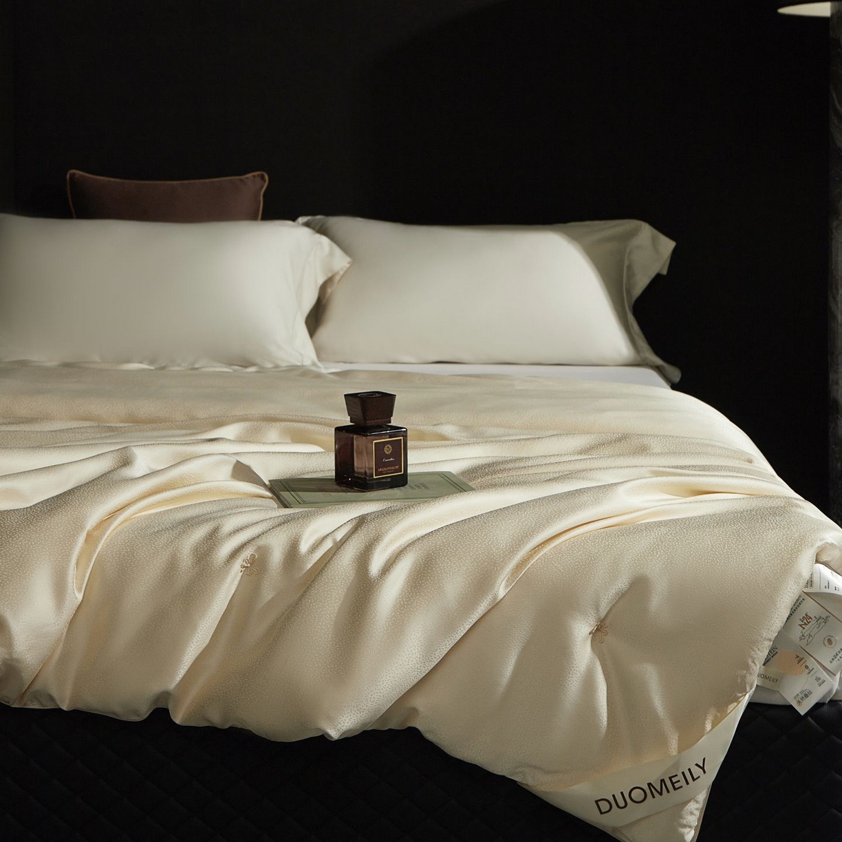 91家纺网 家纺一手货源 找家纺 （总）南通朵美纺织品有限公司 2025新款高端手工订制桑蚕丝被-皓月星空系列