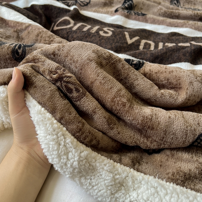 91家纺网 家纺一手货源 找家纺 朵朵家纺 2025新款加厚牛奶绒羊羔绒印花多功能盖毯（可定制尺寸 ） 可可蝴蝶