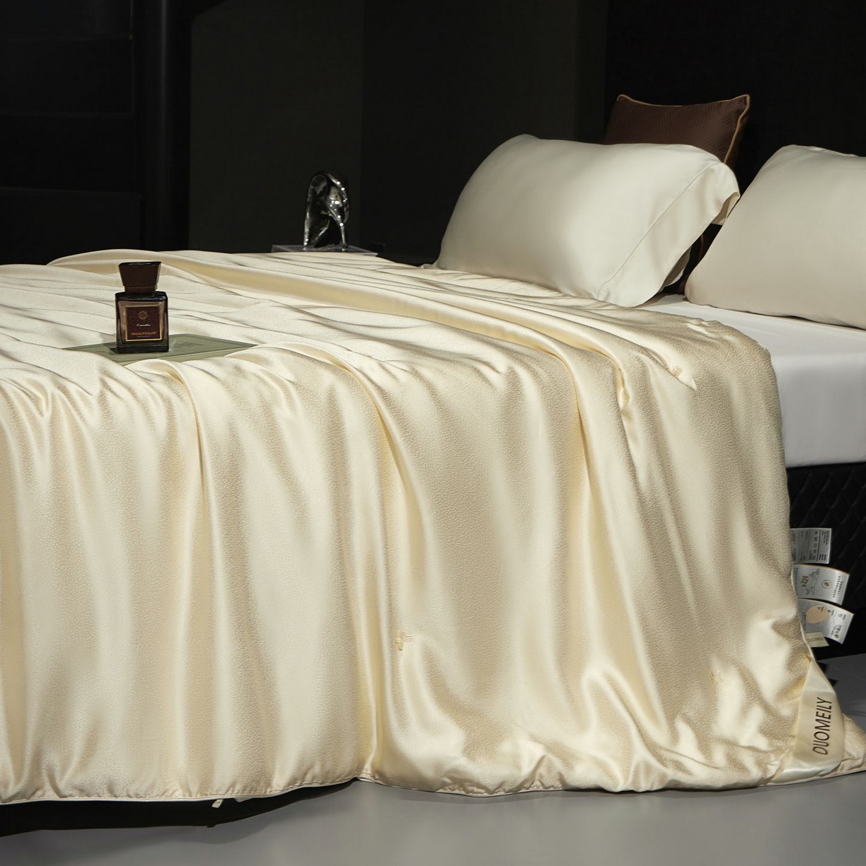 91家纺网 家纺一手货源 找家纺 南通朵美纺织品有限公司 2025新款高端手工订制桑蚕丝被-皓月星空系列 皓月星空（金色）