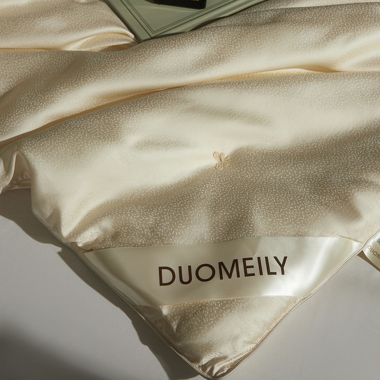 91家纺网 家纺一手货源 找家纺 （总）南通朵美纺织品有限公司 2025新款高端手工订制桑蚕丝被-皓月星空系列