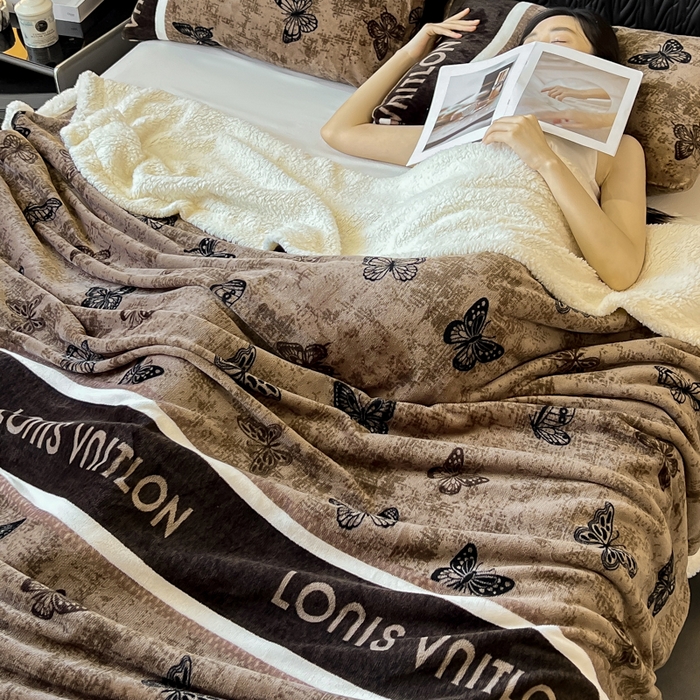 91家纺网 家纺一手货源 找家纺 朵朵家纺 2025新款加厚牛奶绒羊羔绒印花多功能盖毯（可定制尺寸 ） 可可蝴蝶