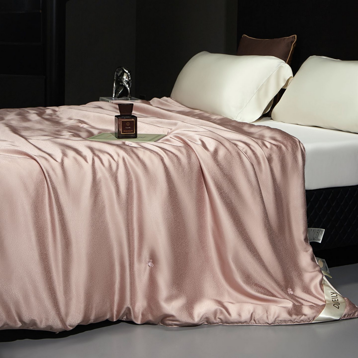 91家纺网 家纺一手货源 找家纺 南通朵美纺织品有限公司 2025新款高端手工订制桑蚕丝被-皓月星空系列 皓月星空（糖粉色）