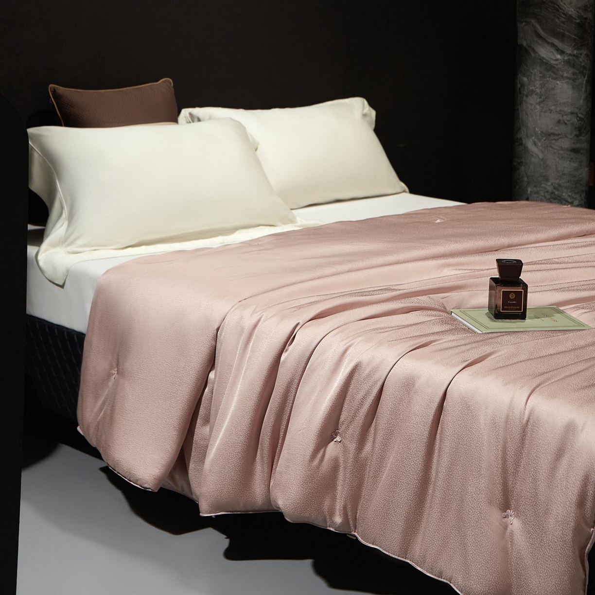 91家纺网 家纺一手货源 找家纺 南通朵美纺织品有限公司 2025新款高端手工订制桑蚕丝被-皓月星空系列 皓月星空（糖粉色）