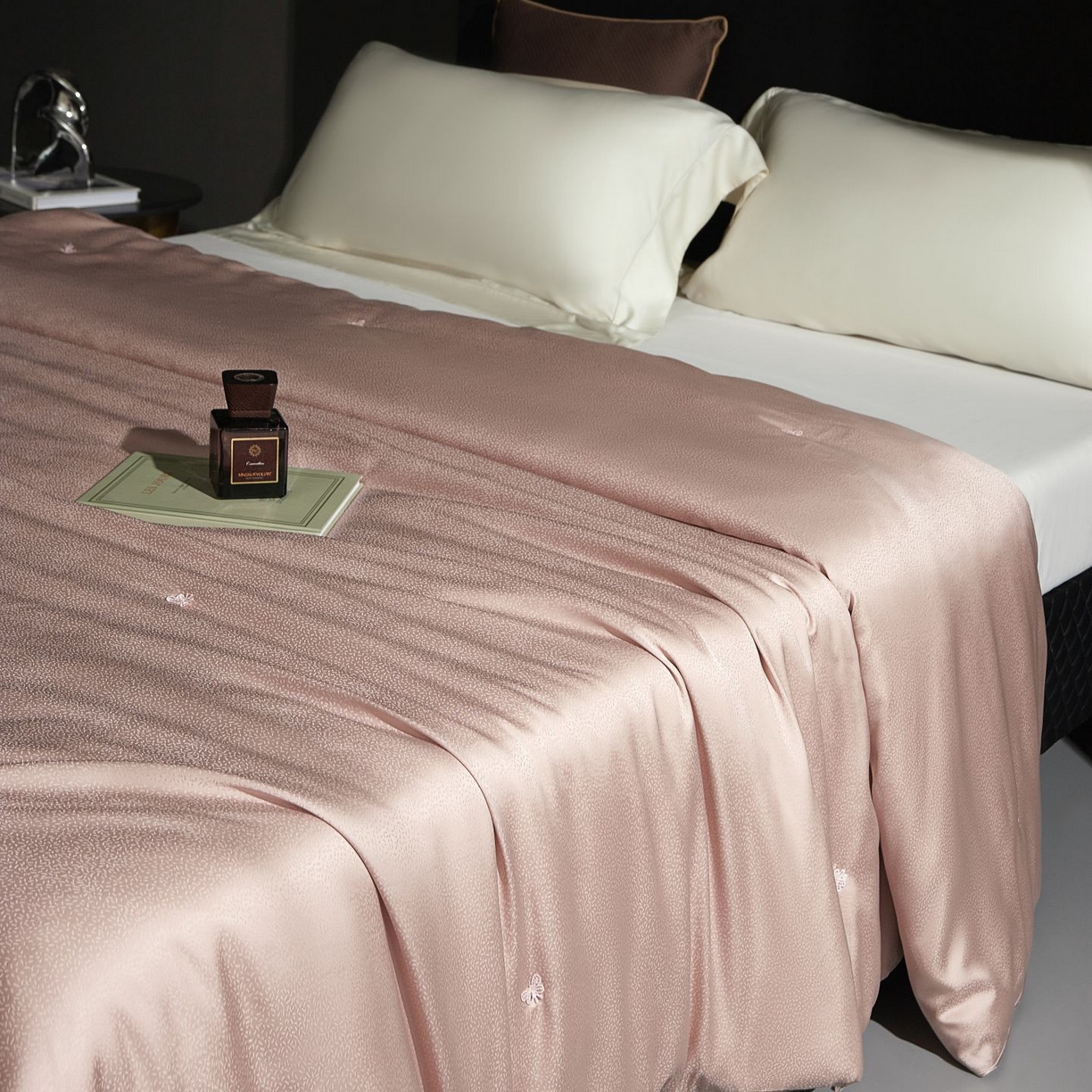 91家纺网 家纺一手货源 找家纺 南通朵美纺织品有限公司 2025新款高端手工订制桑蚕丝被-皓月星空系列 皓月星空（糖粉色）