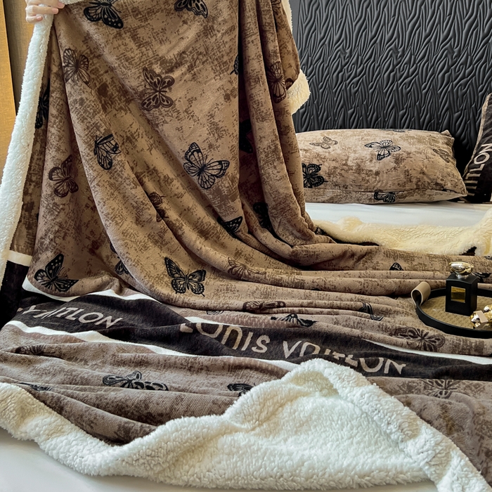 91家纺网 家纺一手货源 找家纺 朵朵家纺 2025新款加厚牛奶绒羊羔绒印花多功能盖毯（可定制尺寸 ） 可可蝴蝶