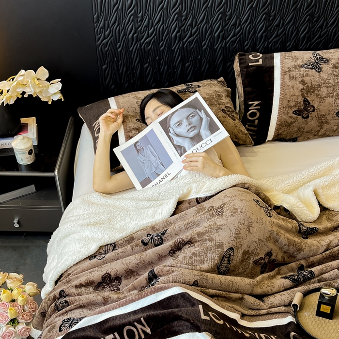 91家纺网 家纺一手货源 找家纺 朵朵家纺 2025新款加厚牛奶绒羊羔绒印花多功能盖毯（可定制尺寸 ） 可可蝴蝶