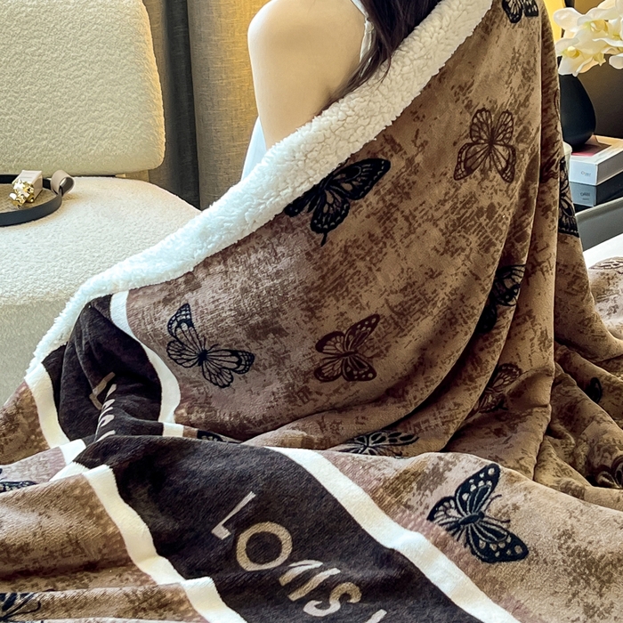 91家纺网 家纺一手货源 找家纺 朵朵家纺 2025新款加厚牛奶绒羊羔绒印花多功能盖毯（可定制尺寸 ） 可可蝴蝶