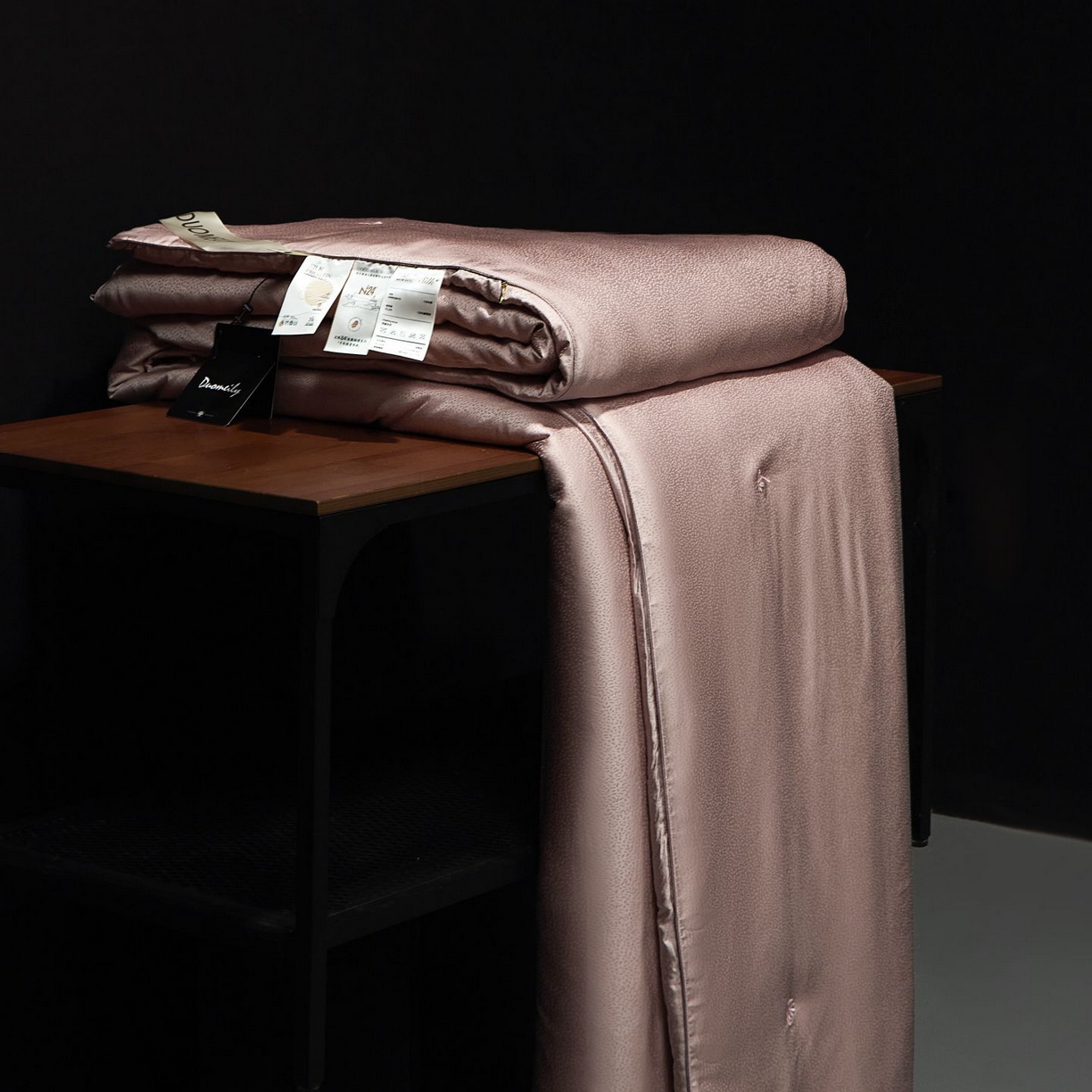 91家纺网 家纺一手货源 找家纺 南通朵美纺织品有限公司 2025新款高端手工订制桑蚕丝被-皓月星空系列 皓月星空（糖粉色）