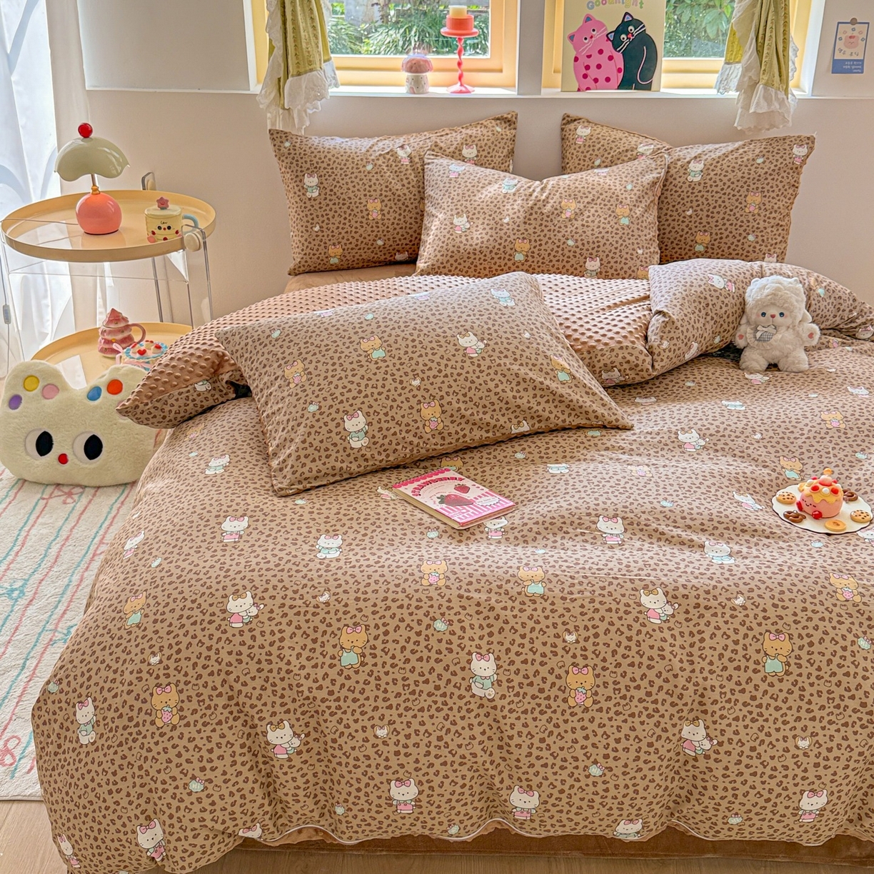 91家纺网 家纺一手货源 找家纺 简宜家居（朝初家纺） 2025新款全棉安抚豆豆绒卡通印花小清新四件套 豹纹-咖