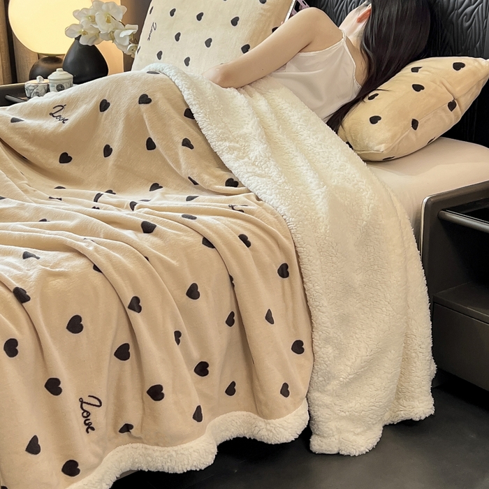91家纺网 家纺一手货源 找家纺 朵朵家纺 2025新款加厚牛奶绒羊羔绒印花多功能盖毯（可定制尺寸 ） 满心欢喜