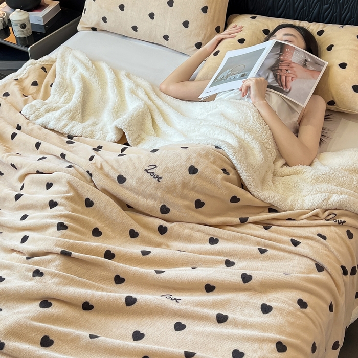 91家纺网 家纺一手货源 找家纺 朵朵家纺 2025新款加厚牛奶绒羊羔绒印花多功能盖毯（可定制尺寸 ） 满心欢喜