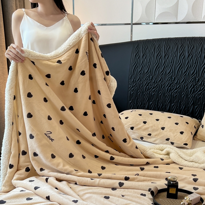 91家纺网 家纺一手货源 找家纺 朵朵家纺 2025新款加厚牛奶绒羊羔绒印花多功能盖毯（可定制尺寸 ） 满心欢喜