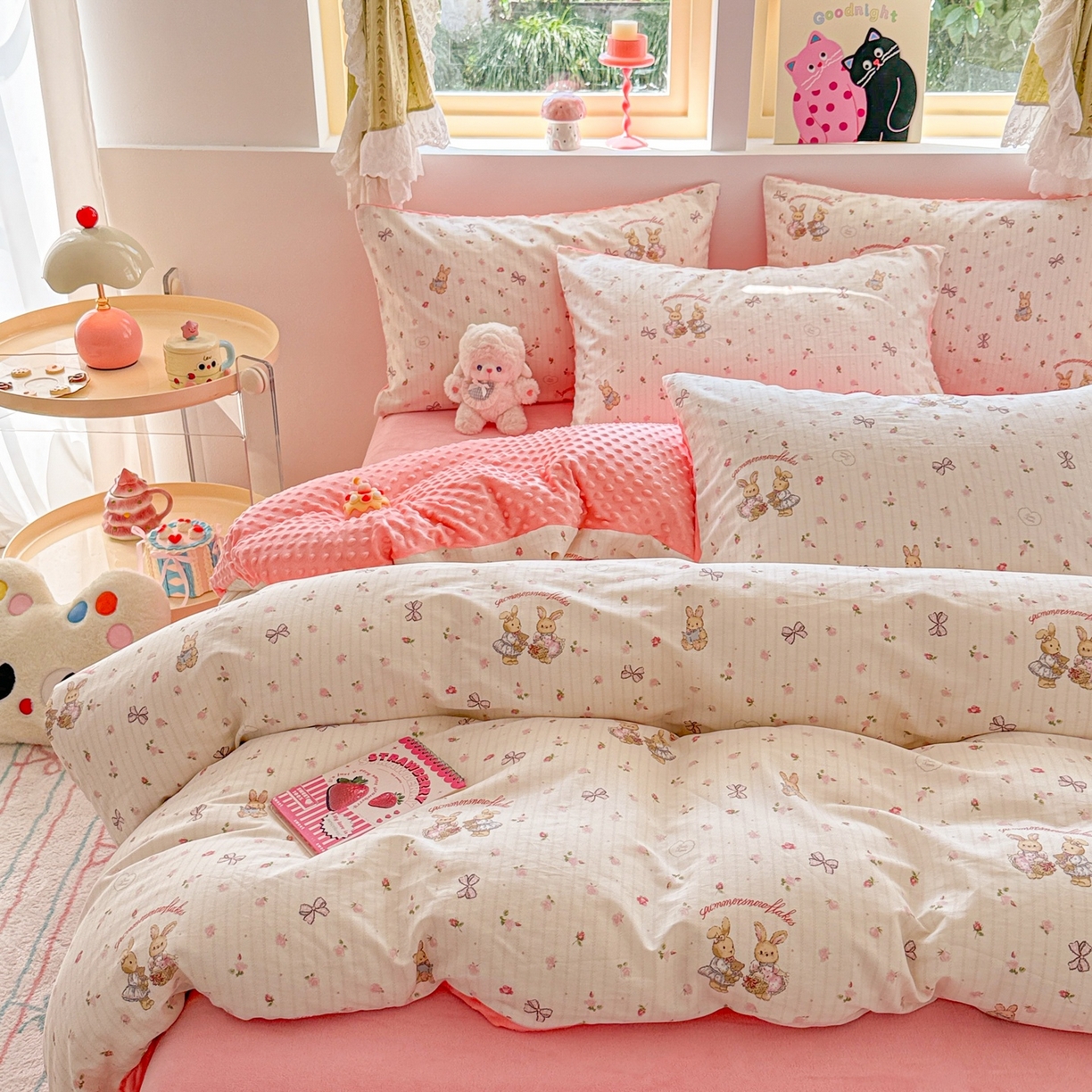 91家纺网 家纺一手货源 找家纺 简宜家居（朝初家纺） 2025新款全棉安抚豆豆绒卡通印花小清新四件套 粉红可爱兔