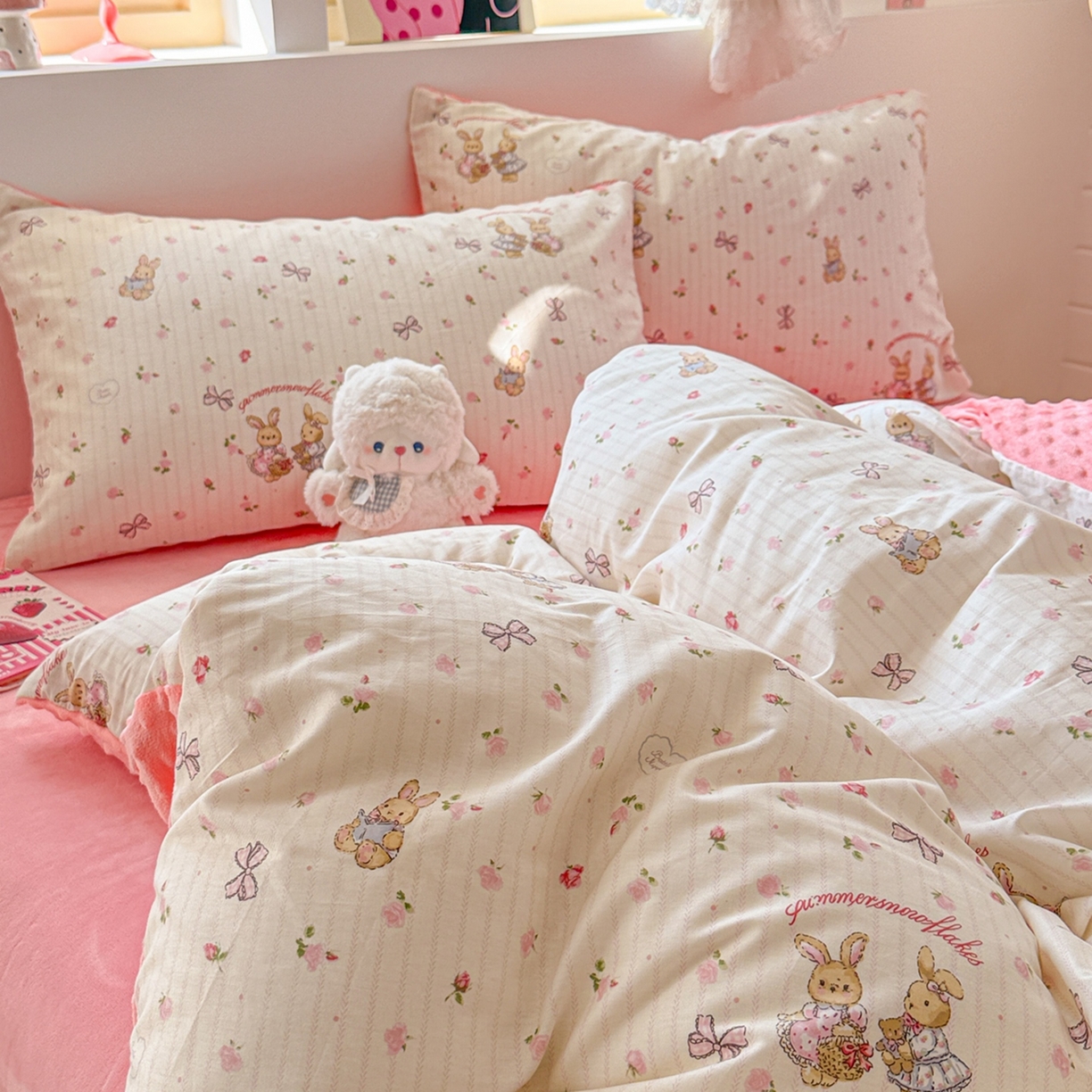 91家纺网 家纺一手货源 找家纺 简宜家居（朝初家纺） 2025新款全棉安抚豆豆绒卡通印花小清新四件套 粉红可爱兔