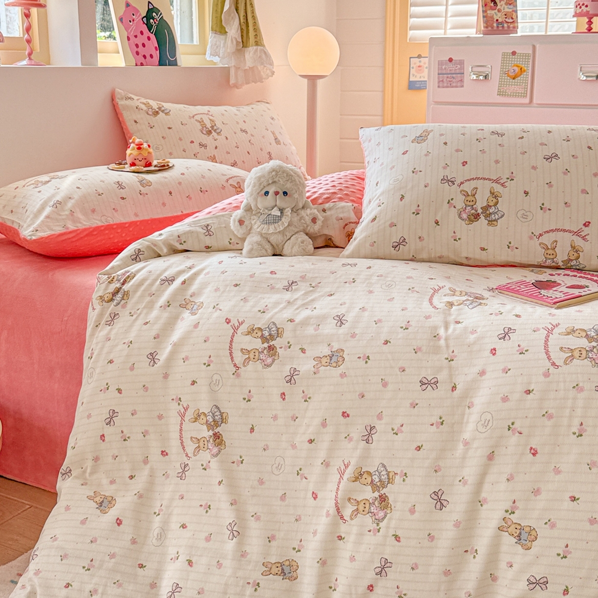 91家纺网 家纺一手货源 找家纺 简宜家居（朝初家纺） 2025新款全棉安抚豆豆绒卡通印花小清新四件套 粉红可爱兔