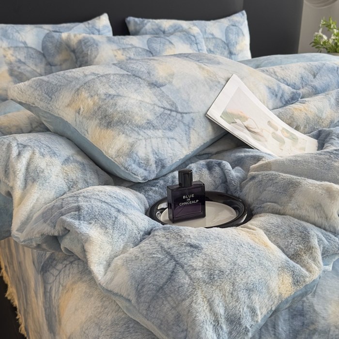 91家纺网 家纺一手货源 找家纺 家之硕家纺 2025新款高克重兔毛绒轻奢风床单系列 香叶蓝